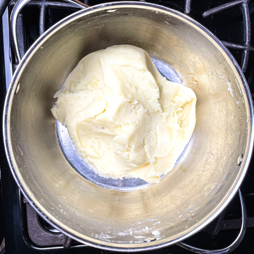 mashed potatoes in a pot
